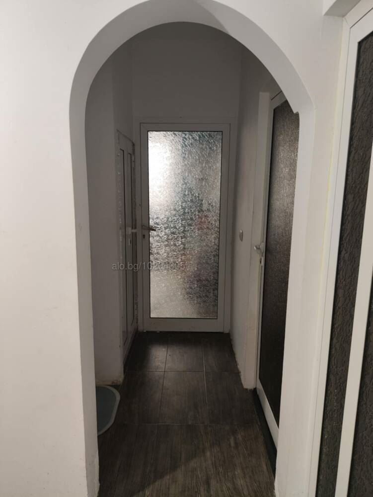 Продава се Четиристаен апартамент в Шумен, Тракия - 115 кв.м за 1331 €/кв.м - Снимка #12
