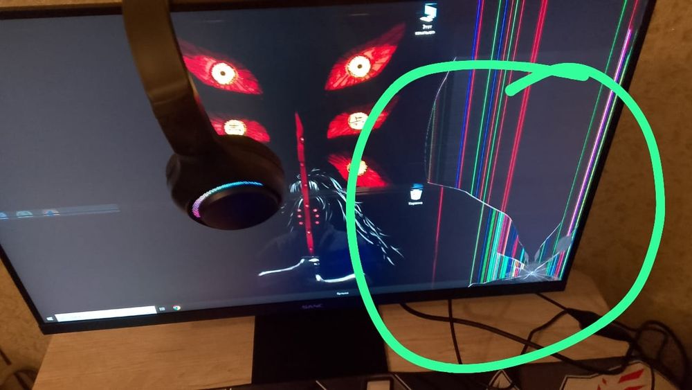 Монитор со сломанной матрицей