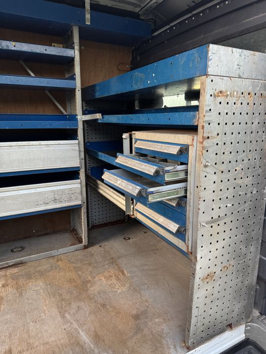 Vand rafturi metalice pentru dube / autorutilitare