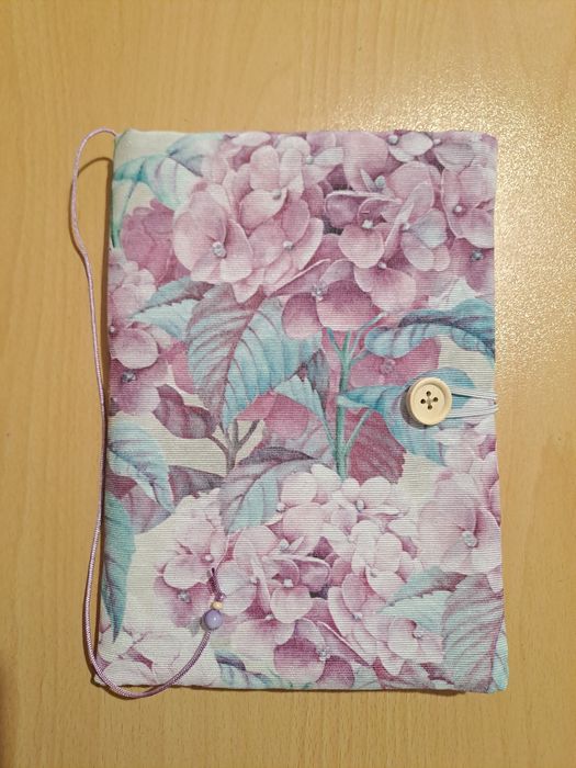 Текстилни калъфи / дрешки за книги