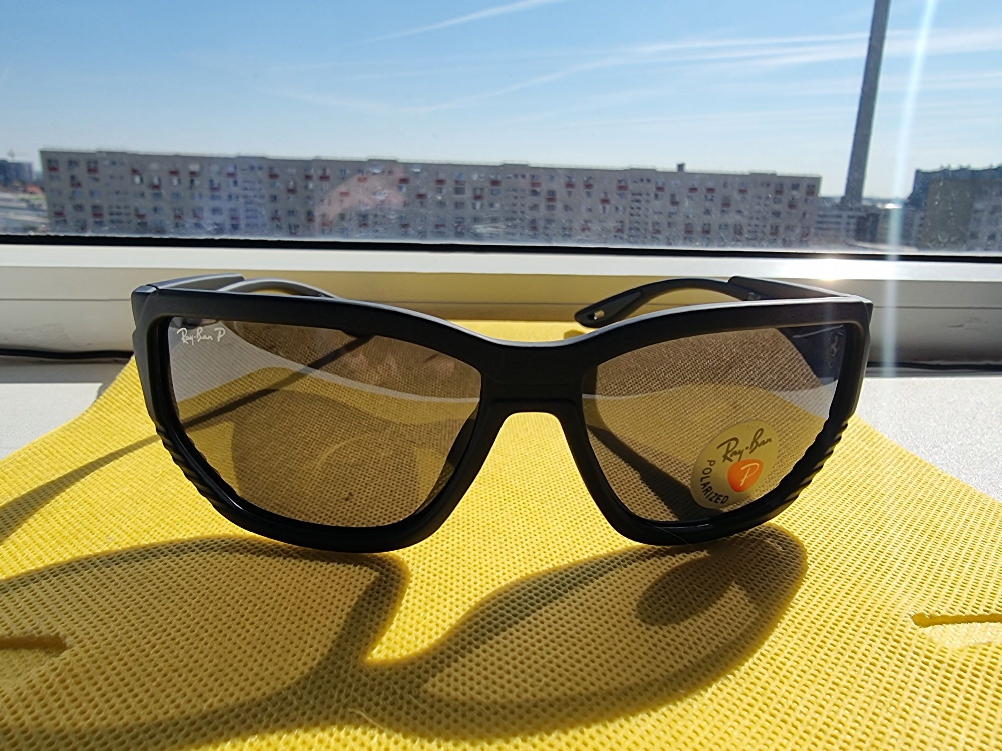 Ochelari de soare Ray-Ban RB4366 Ferrari Edition, polarizați