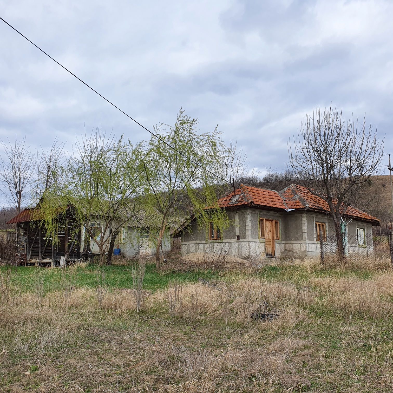 Teren intravilan și casa