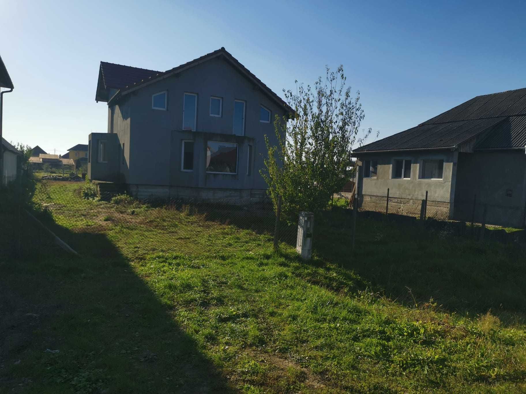 De vanzare casa cu 3 dormitoare, 173 mp, 10 arii de teren, Decebal.