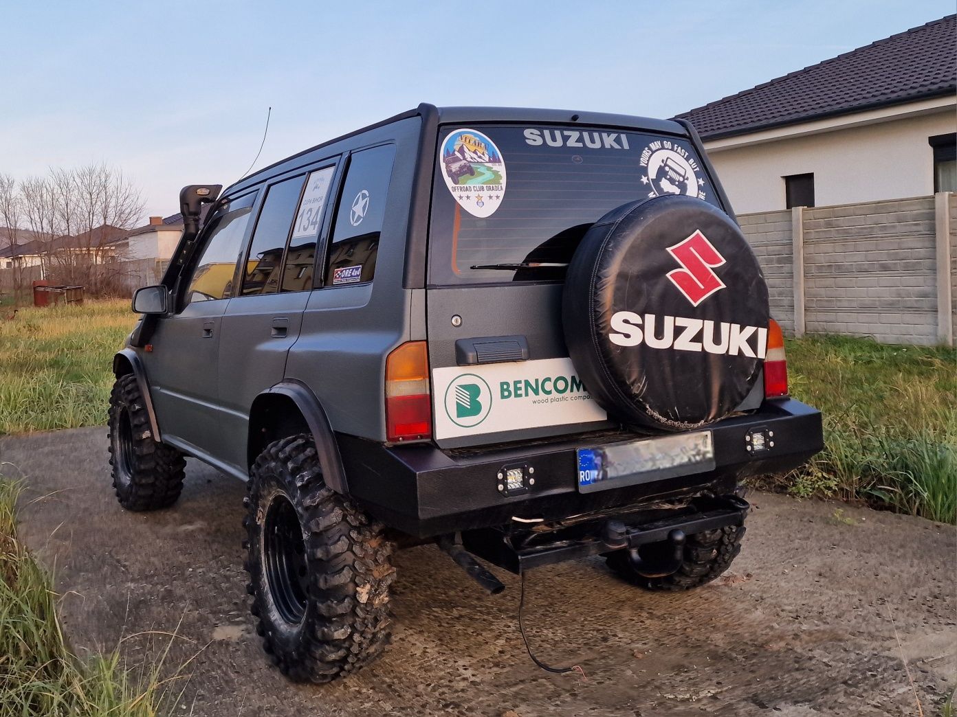 Vand Suzuki Vitara 5 usi, cu clima, pregatita pentru OFF-ROAD