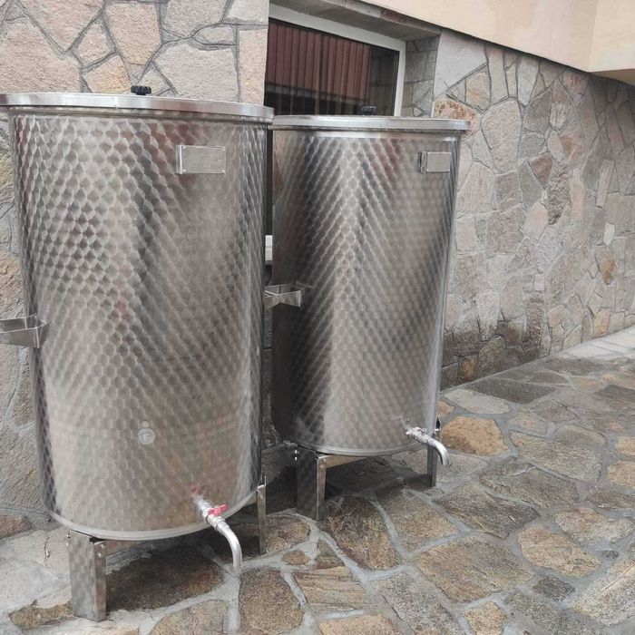 Неръждаеми съдове за вино