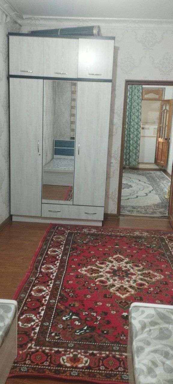 Chilonzor metro yonidan Qizlarga kv bor