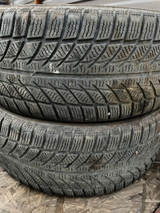 Резина зимняя 215/55/17