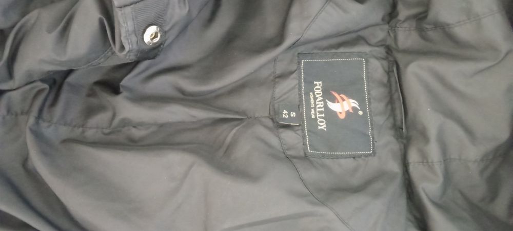 Ayollar va qizlarga kurtka sotiladi