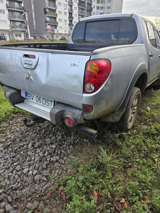 L200 2008 inmatriculat RO 4x4 cutir SUPERSELECT. Variante!