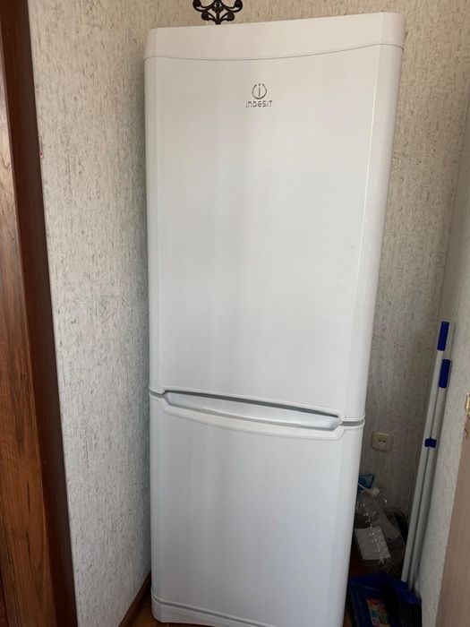 Холодильник Indesit