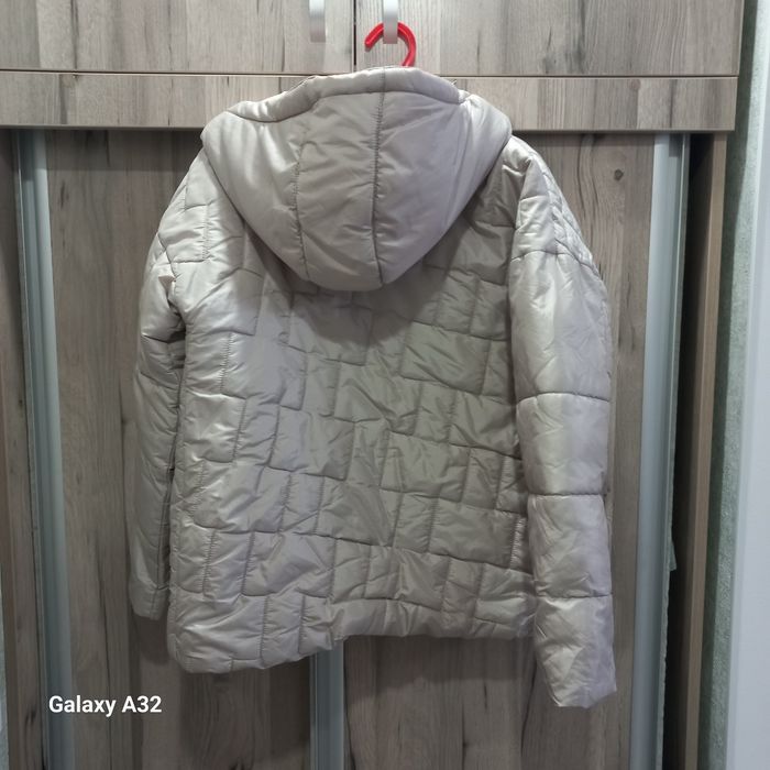 Куртка в отличном состоянии, подходит  на  размер xs,s