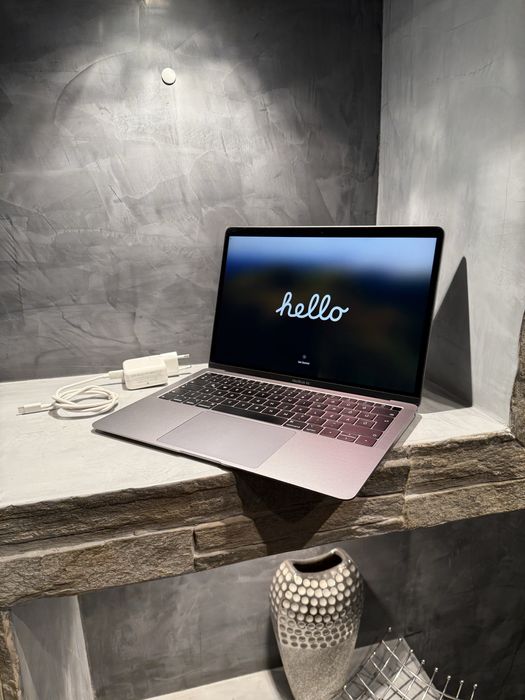 Перфектен Macbook Air 13.3 inch  2019 256 GB