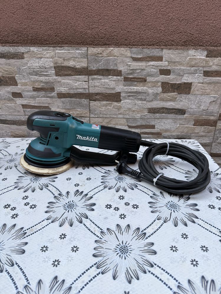 Ексцентършлайф Makita BO6050J /150 мм., 750 W/