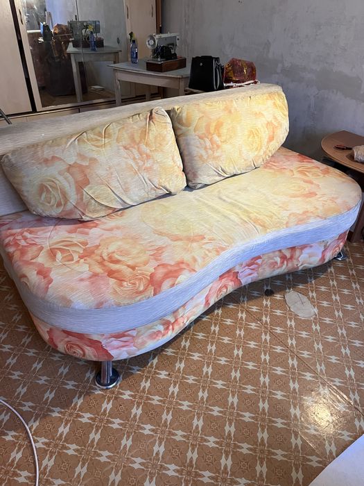 Отдам диван (тахта)  5000 САМОВЫВОЗ