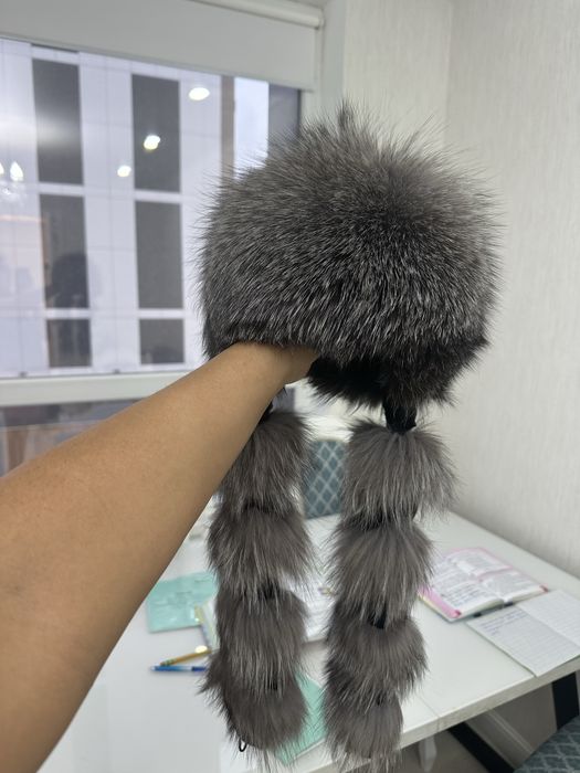 Красивая шапка из чернобурки и бобра