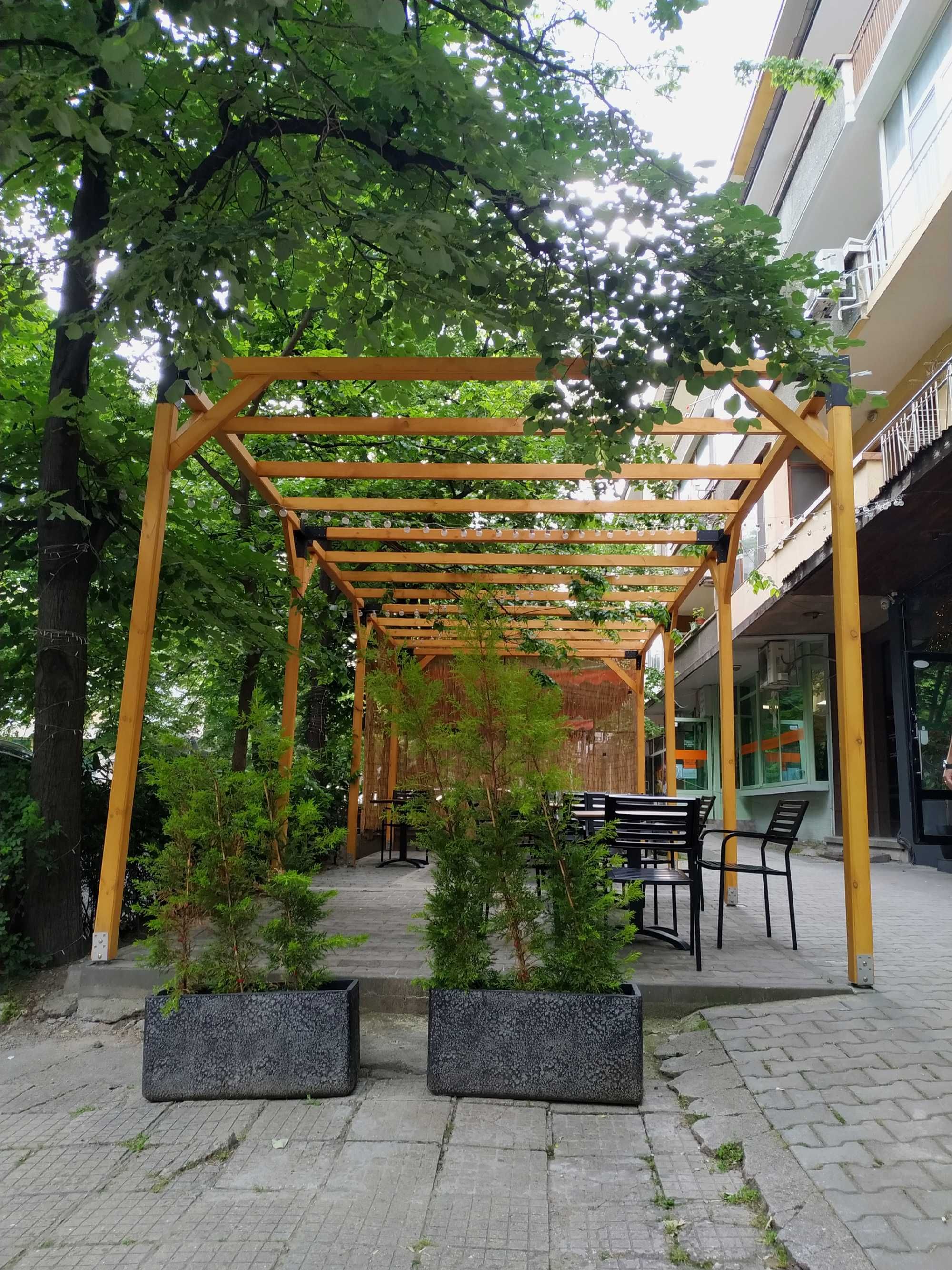 Изграждаме тераси, перголи