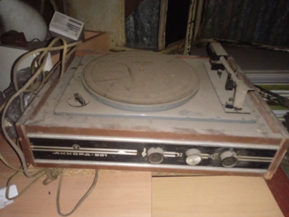 Продам проигрыватель  СССР