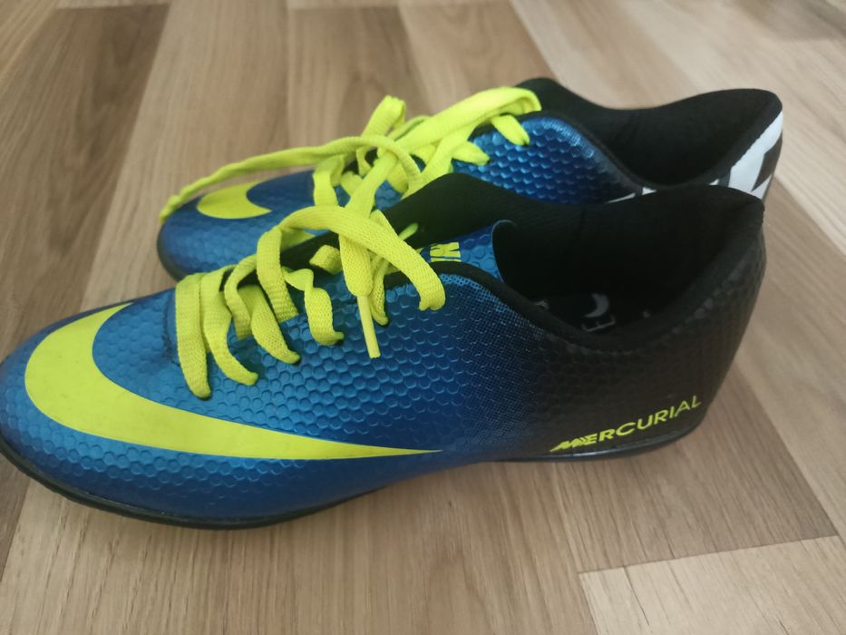 Продам Футбольные сороконожки nike Турция размер 39