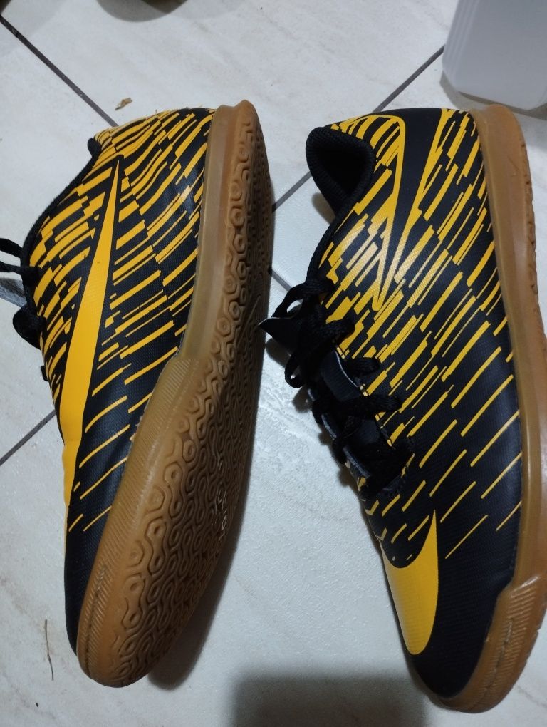 Запазени маратонки Nike