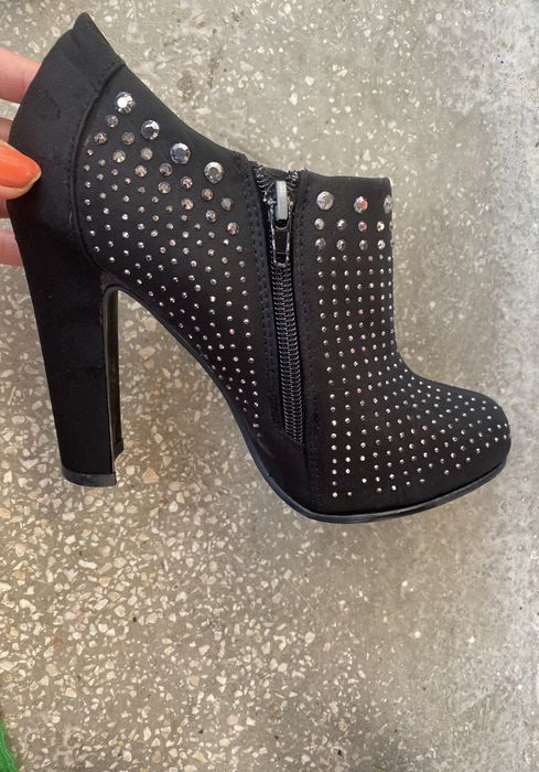 Botine negre cu strasuri