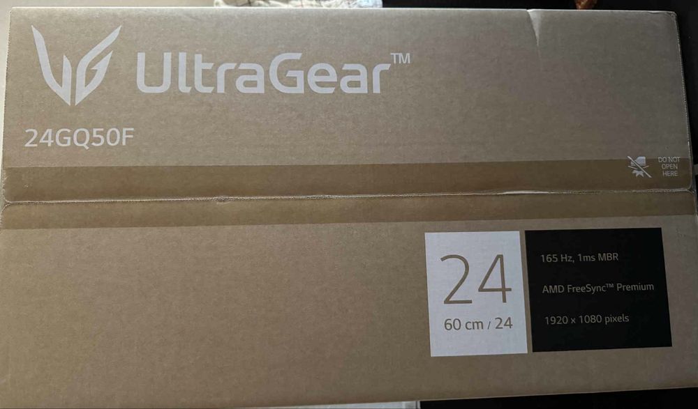 LG 24” UltraGear™ Full HD монитор за игри