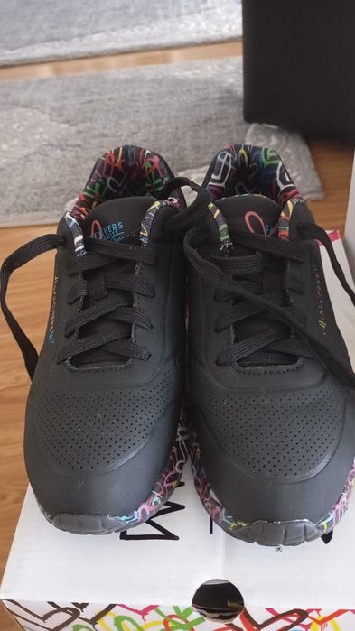 Pantofi sketchers nr 38