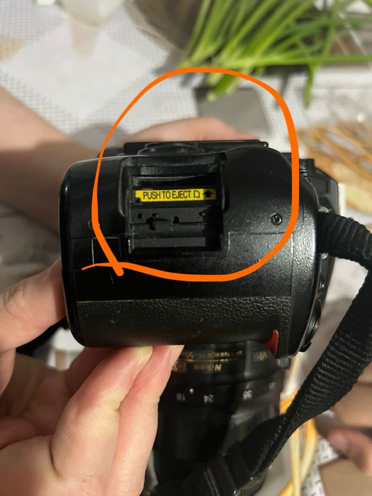 Продам фотоаппарат Nikon D5000