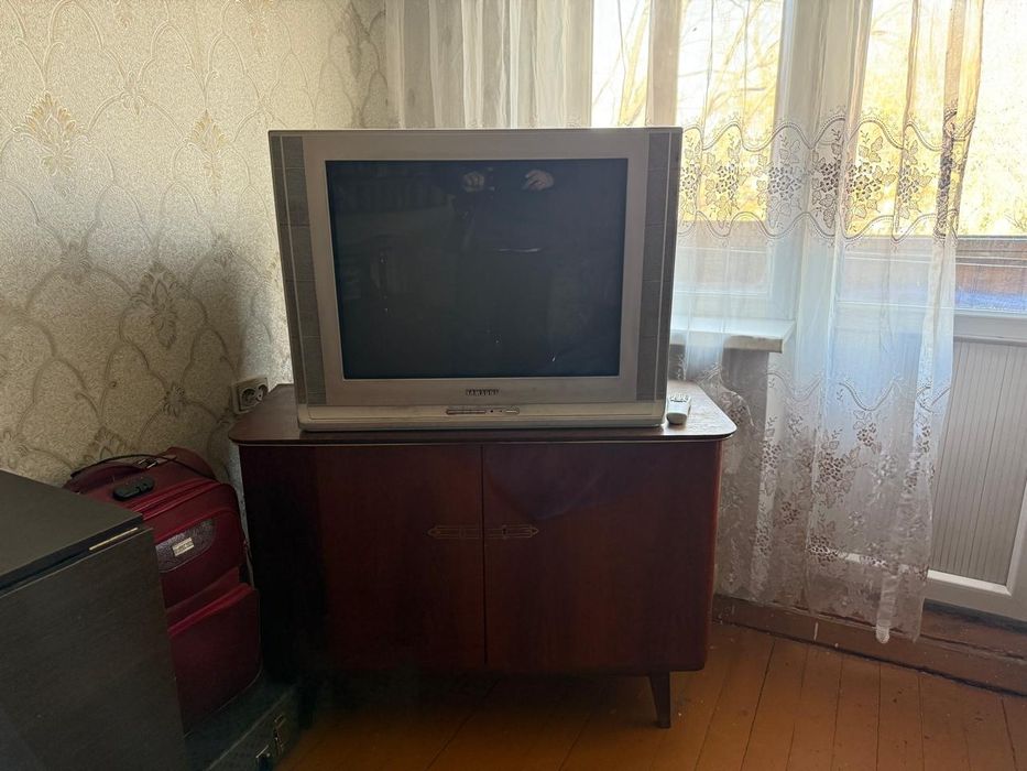 Срочно продам телевизор