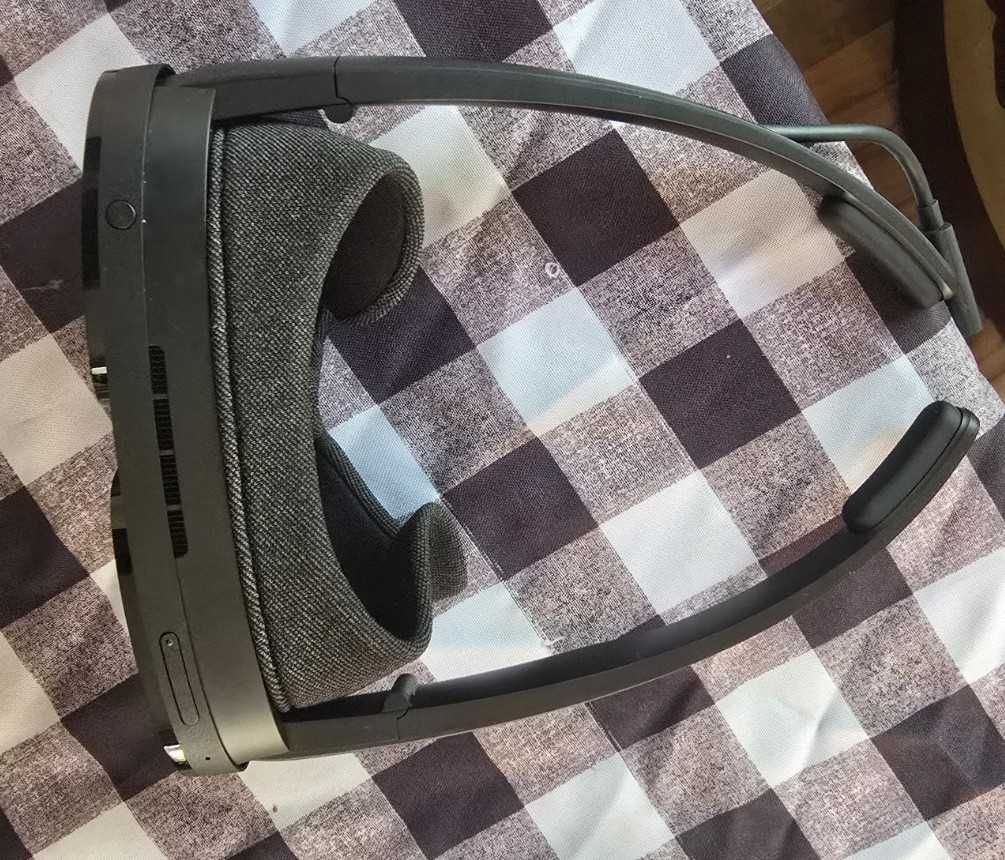 VR очила VIVEFLOW  нови гаранция