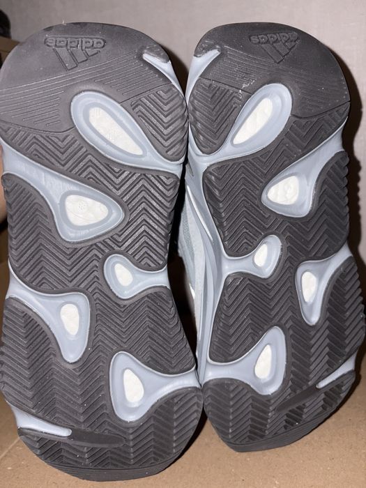 Adidas Yeezy Boost 700 V2 - Номер 38