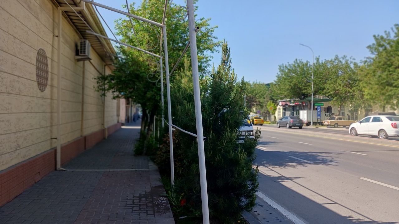Продаётся дом в доль дороги. Под бизнес. 3 соток. Угловая.           .