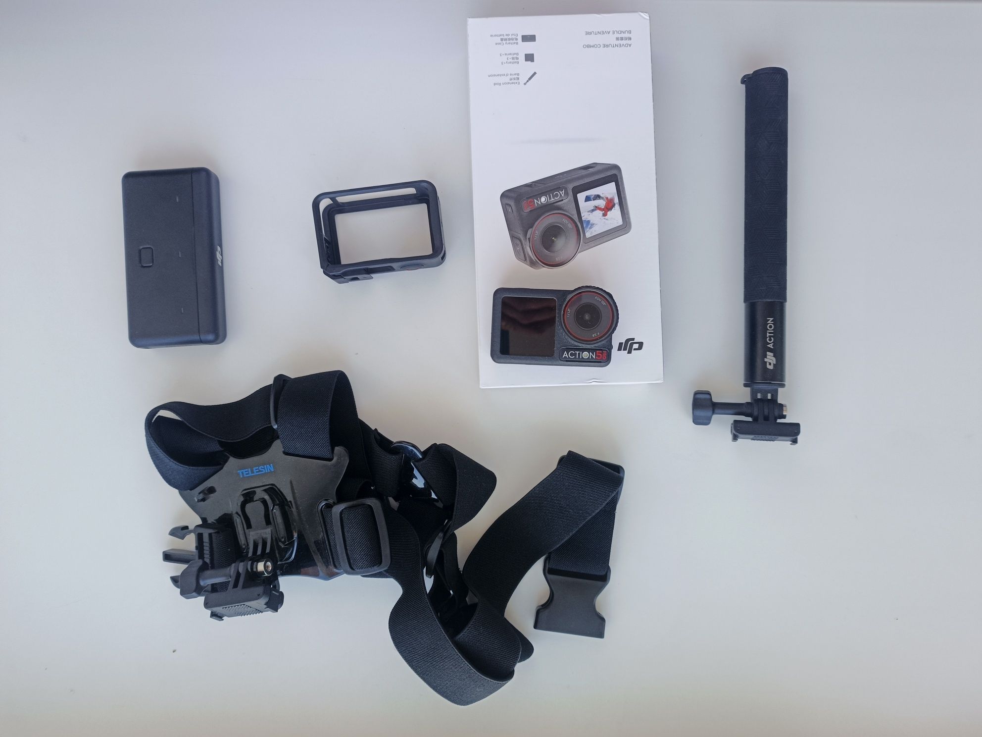 Экшн-камера DJI Osmo Action 5 Pro Adventure Combo