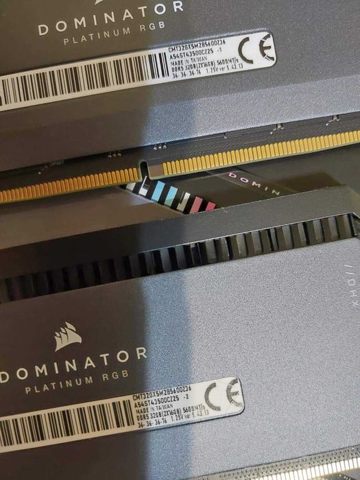 32GB DDR5 Corsair Dominator Platinium RGB - 5600MT/s, CL36 (EXPO, XMP)