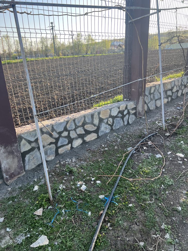 Vând piatră naturală de munte poligonală și montez