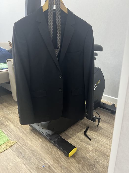 Продам 2 пары костюма