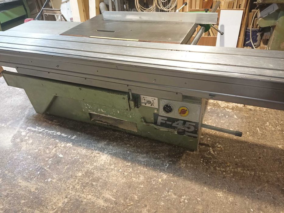 Utilaje tamplarie circular cu masa mobila