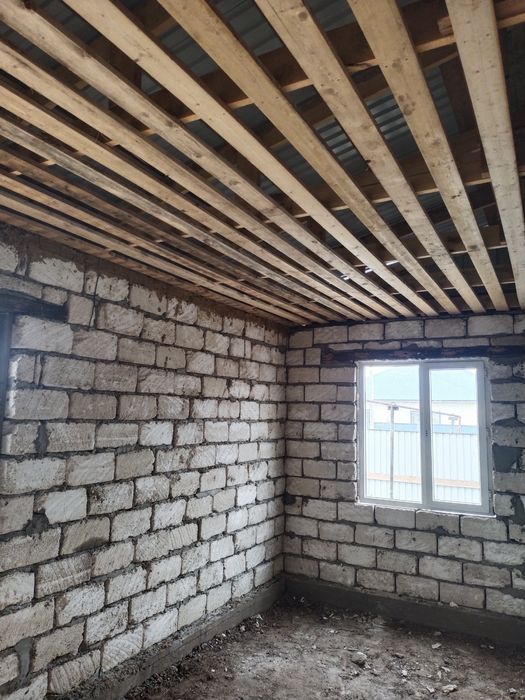 Уи сатылад. дом продается.