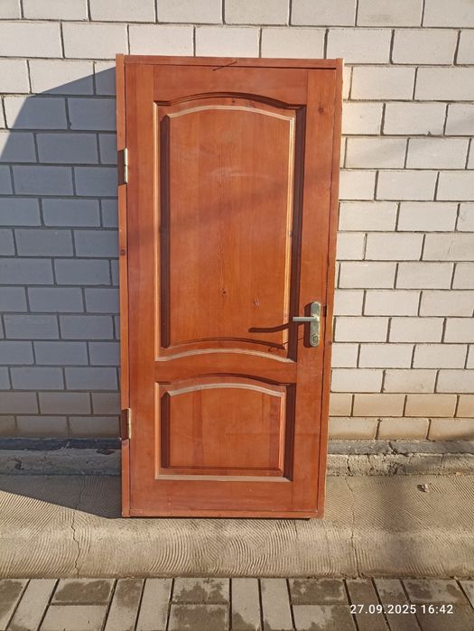 Продам дверь в хорошем состояний