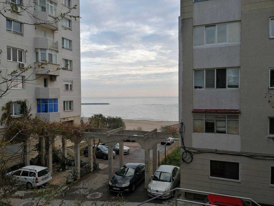 Apartament mare in FALEZA NORD cu 3 dormitoare si living