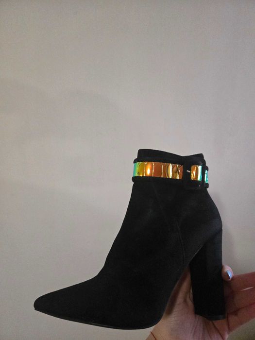 Дамски боти на ток