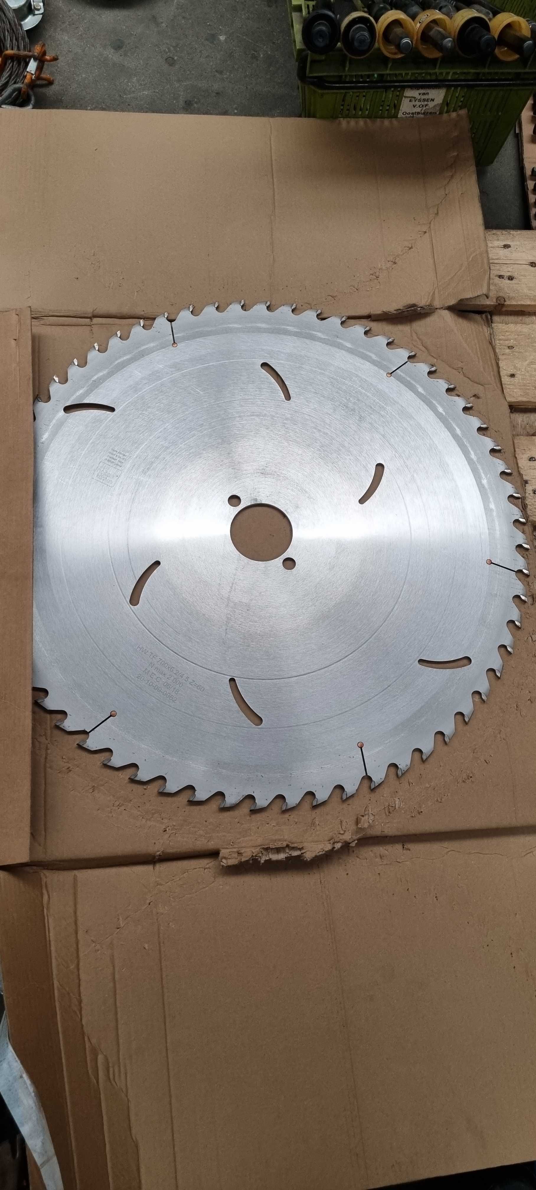 Panza circular cu vidia, disc fierastrau cu vidia 700 mm