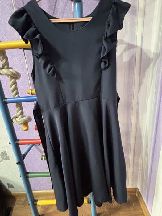 Школа! Одежда на девочку в отличном состоянии