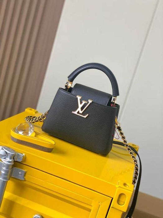 Geanta Louis Vuitton Capucines 27