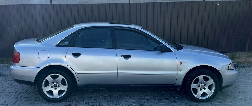 AUDI A4 B5 1.6 benzina