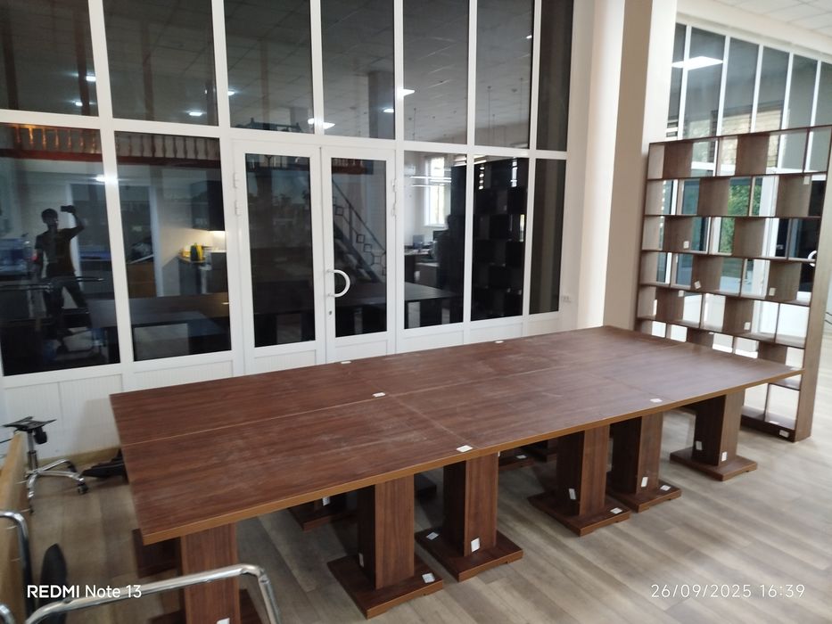 Dars stoli va maktab partalari