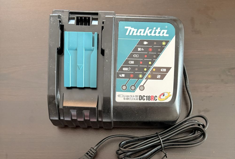 Зарядно устройство MAKITA DC18RC