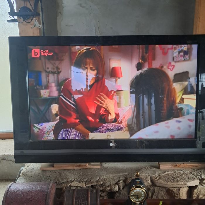 Телевизор LG работещ