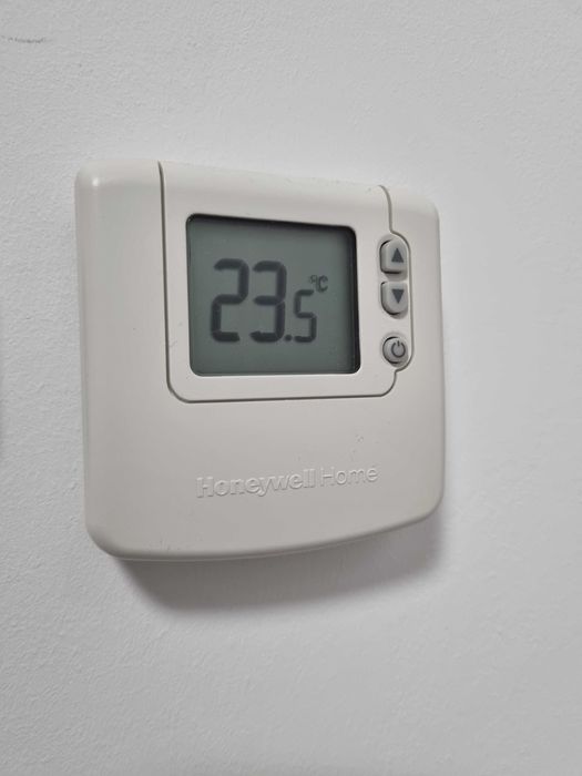 Termostat ambiental Honeywell DT92A fara fir