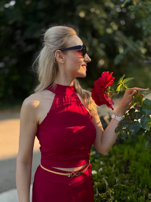 Дамски червен костюм с пола-панталон XS-XL