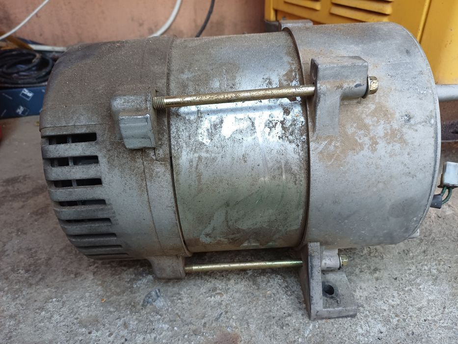 Generator  trifazat 12 kwa